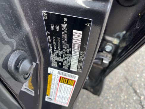 Used 2025 Toyota Highlander LE image 9