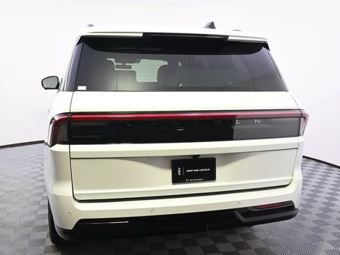 New 2025 Lincoln Navigator Reserve w/ Jet Appearance Package image 4