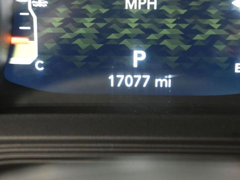 Used 2024 Jeep Wrangler Unlimited Rubicon w/ Convenience Group image 18