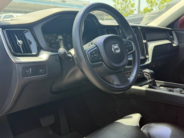 Used 2019 Volvo XC60 T5 Momentum w/ Multimedia Package FWD image 11