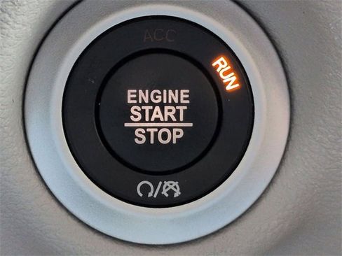 Certified 2024 Chrysler Pacifica Touring-L image 21