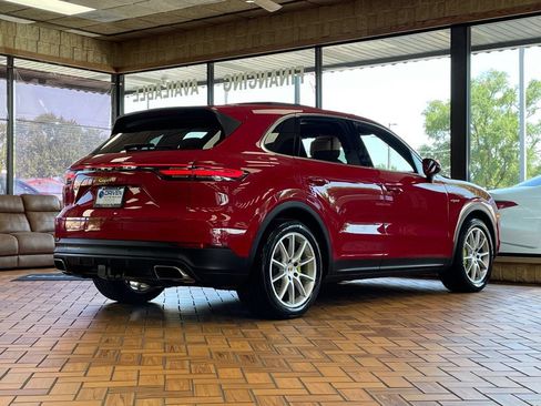 Used 2023 Porsche Cayenne w/ Premium Package AWD/4WD image 10