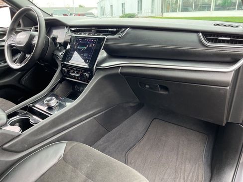 Used 2023 Jeep Grand Cherokee L Laredo image 39