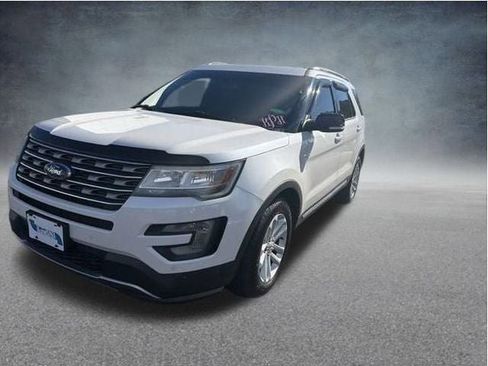 Used 2016 Ford Explorer XLT w/ Equipment Group 202A image 17