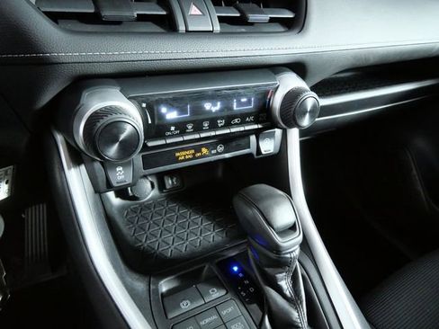 Used 2019 Toyota RAV4 LE image 17