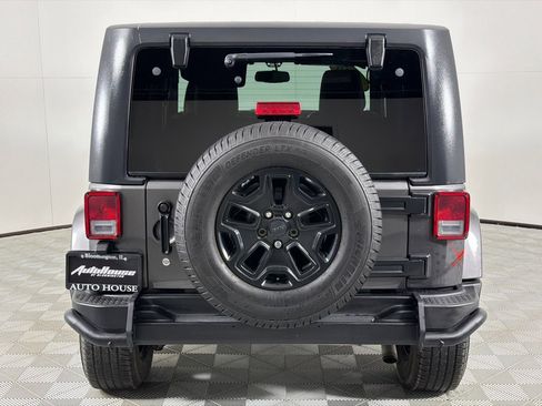Used 2016 Jeep Wrangler Sahara image 6