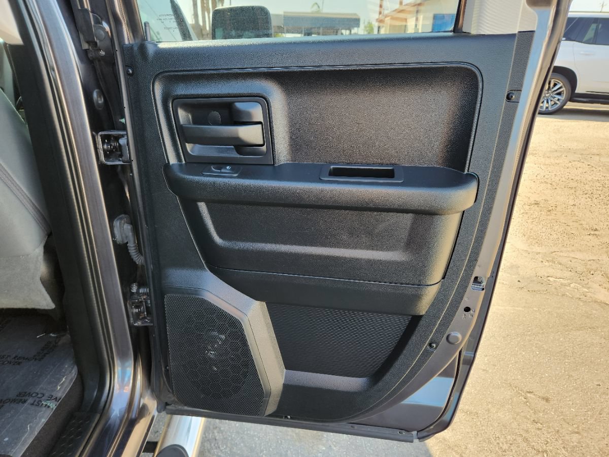 Used 2017 RAM 1500 Express w/ Express Value Package RWD image 33