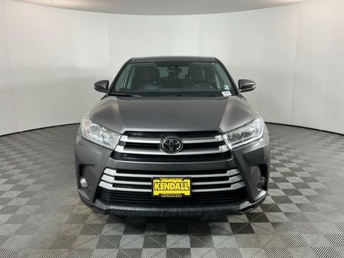 Used 2017 Toyota Highlander Plus AWD/4WD image 2