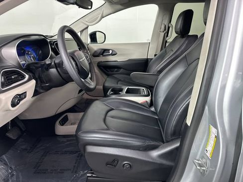 Certified 2024 Chrysler Pacifica Touring-L FWD image 20