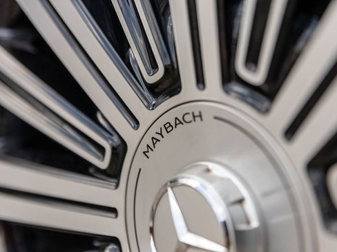 Used 2024 Mercedes-Benz Maybach GLS 600 4MATIC image 3