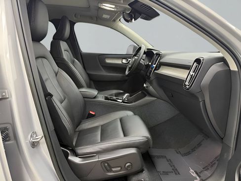 Used 2023 Volvo XC40 B5 Plus AWD/4WD image 23