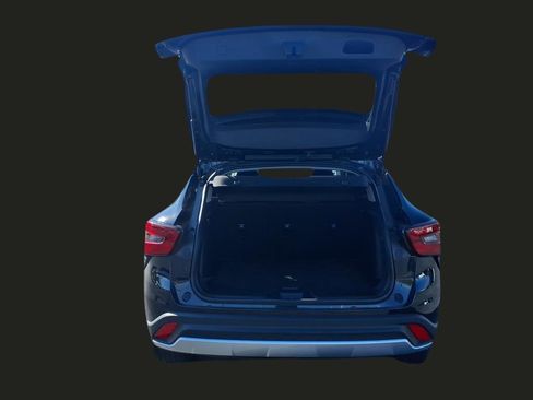 Used 2025 Chevrolet Trax LT image 23