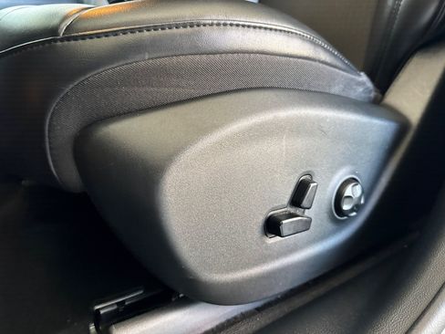 Used 2020 Jeep Cherokee Latitude Plus AWD/4WD image 14