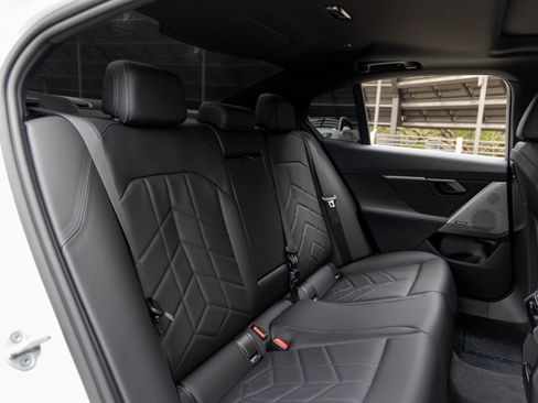 Used 2025 BMW i5 xDrive40 w/ Premium Package image 49