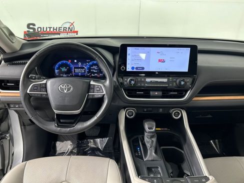 Used 2024 Toyota Grand Highlander Platinum image 26