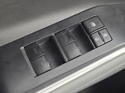 Used 2024 Toyota Highlander LE image 31