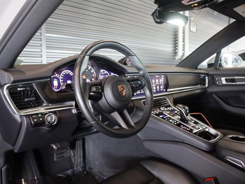 Certified 2023 Porsche Panamera Platinum Edition image 4