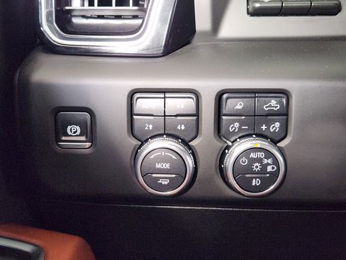 Used 2025 GMC Sierra 2500 Denali Ultimate w/ Max Trailering Package AWD/4WD image 21