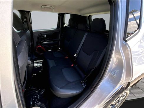Certified 2016 Jeep Renegade Trailhawk AWD/4WD image 19