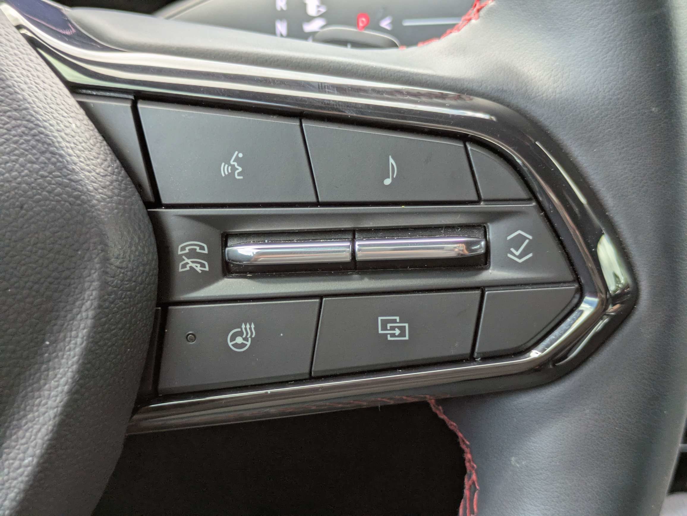 Used 2024 Chevrolet Traverse RS FWD image 19