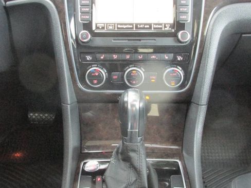 Used 2014 Volkswagen Passat TDI SEL Premium FWD image 14