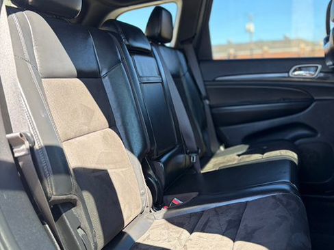 Used 2019 Jeep Grand Cherokee Altitude image 18