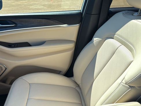 New 2026 Jeep Grand Cherokee Limited w/ Luxury Tech Group II RWD image 24