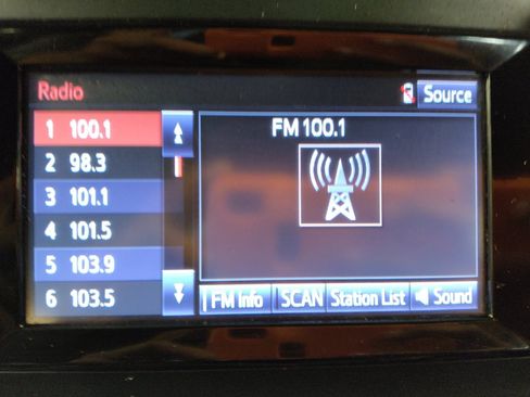 Used 2019 Toyota Highlander LE image 25