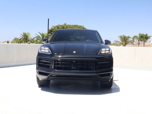 Certified 2025 Porsche Cayenne Coupe w/ Premium Package Plus AWD/4WD image 6