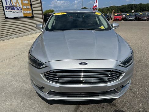 Used 2017 Ford Fusion SE w/ Fusion SE Technology Package AWD/4WD image 2