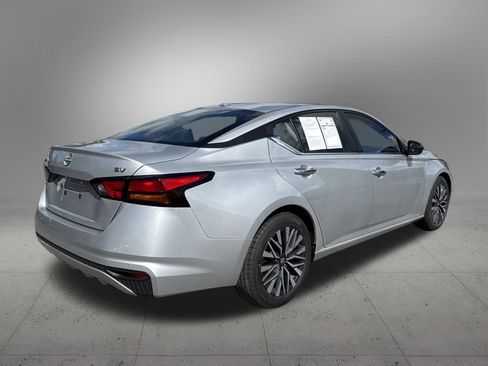 Used 2024 Nissan Altima 2.5 SV image 4