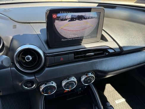 Used 2022 MAZDA MX-5 Miata Grand Touring w/ Weather Package RWD image 16