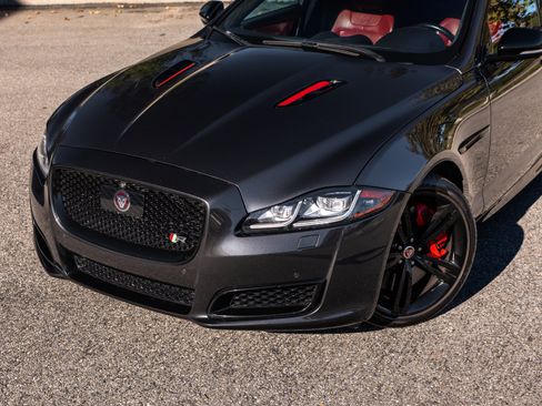 Used 2017 Jaguar XJ R RWD image 11