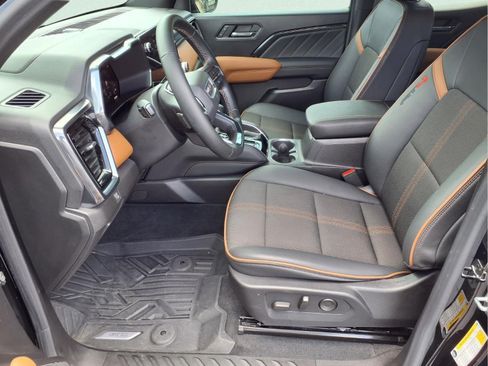 Used 2024 GMC Canyon AT4 w/ Canyon Safety Plus Package AWD/4WD image 18