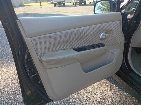 Used 2011 Nissan Versa SL FWD image 8