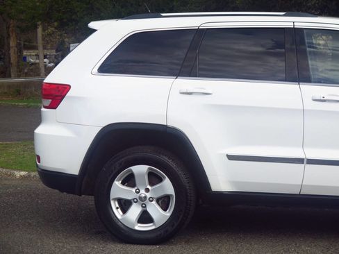 Used 2013 Jeep Grand Cherokee Laredo AWD/4WD image 30
