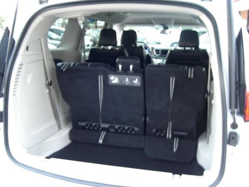 Used 2019 Chrysler Pacifica Touring-L image 13