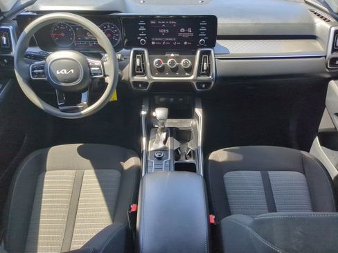 Used 2023 Kia Sorento LX FWD image 14