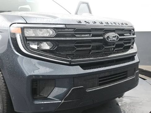 Used 2025 Ford Expedition Platinum w/ Stealth Performance Package AWD/4WD image 36