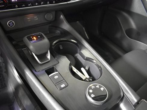 Certified 2022 Nissan Rogue SV w/ SV Premium Package image 23