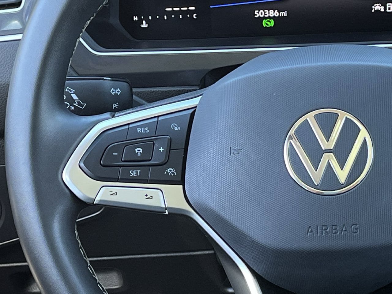 Used 2024 Volkswagen Tiguan SE w/ Panoramic Sunroof Package FWD image 12