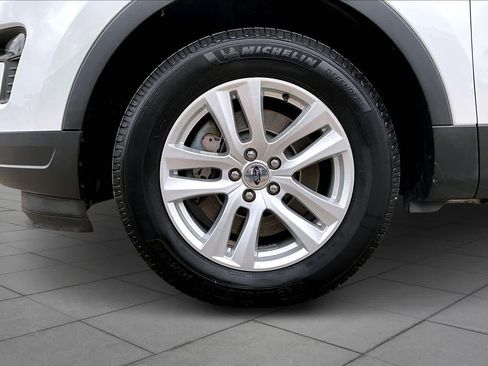 Used 2019 Ford Explorer XLT w/ Equipment Group 201A image 11