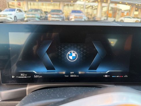 Used 2025 BMW 330i Sedan w/ M Sport Package image 5