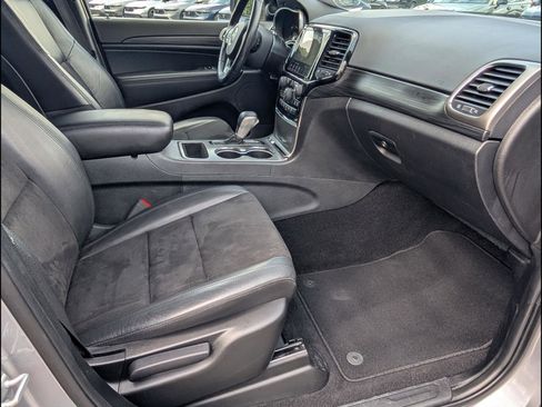 Used 2020 Jeep Grand Cherokee Laredo w/ Laredo X Package AWD/4WD image 18