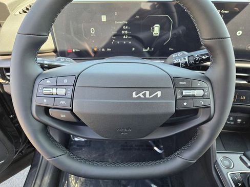 New 2026 Kia Sportage SX FWD image 17