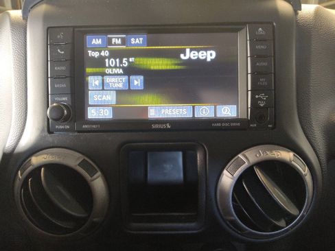 Used 2016 Jeep Wrangler Sport w/ Connectivity Group AWD/4WD image 25