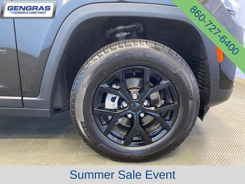 Used 2025 Jeep Grand Cherokee Altitude AWD/4WD image 48