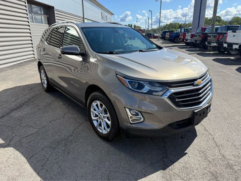 Used 2019 Chevrolet Equinox LT w/ Sun & Navigation Package image 2