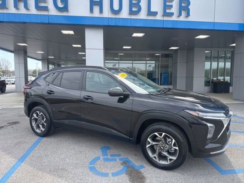 Used 2025 Chevrolet Trax LT w/ LT Convenience Package image 31