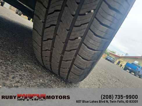 Used 2025 Nissan Rogue SV AWD/4WD image 9
